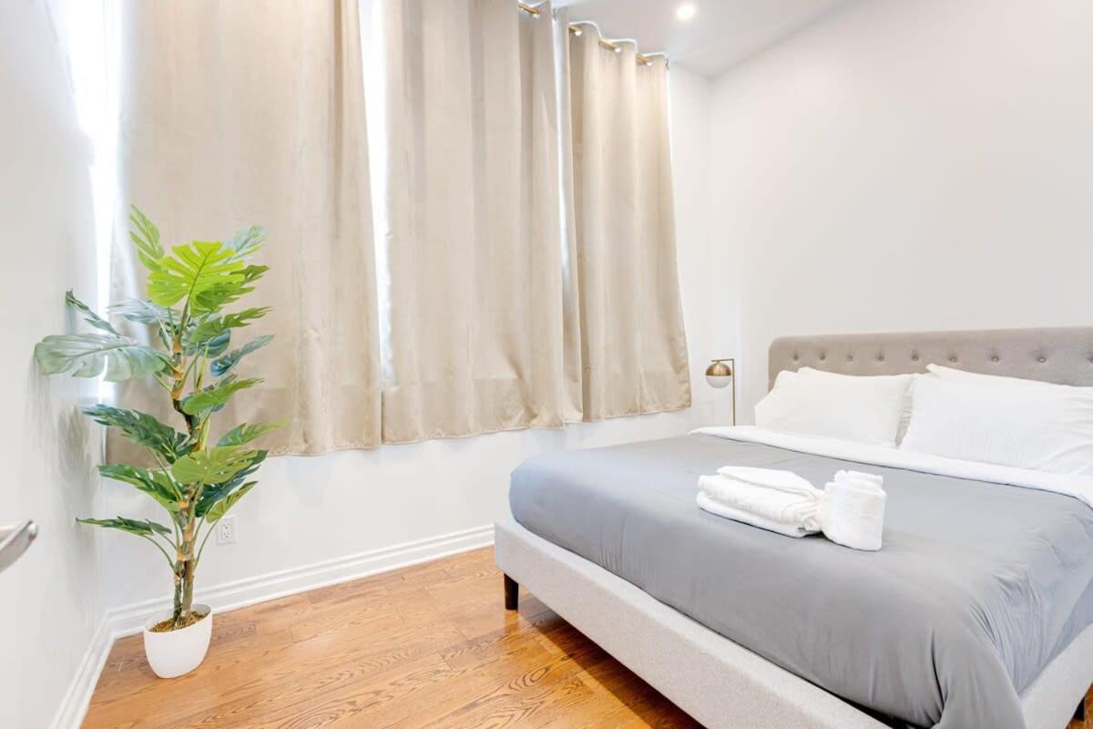 M11 Stylish & Modern 3Br Downtown Mtl Apartment มอนทรีอัล ภายนอก รูปภาพ