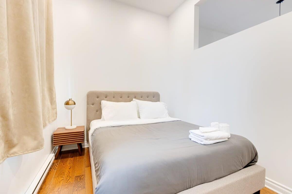 M11 Stylish & Modern 3Br Downtown Mtl Apartment มอนทรีอัล ภายนอก รูปภาพ